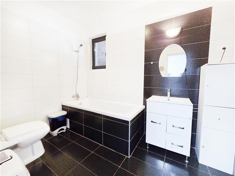 Duplex cu 4 camere cu Canalizare în Domnești