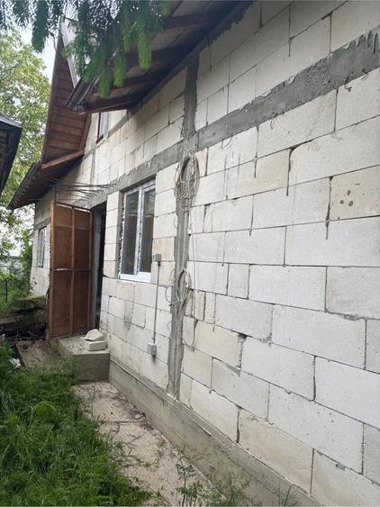 Casă cu 3 camere cu Teren 2000 Mp în Produlești