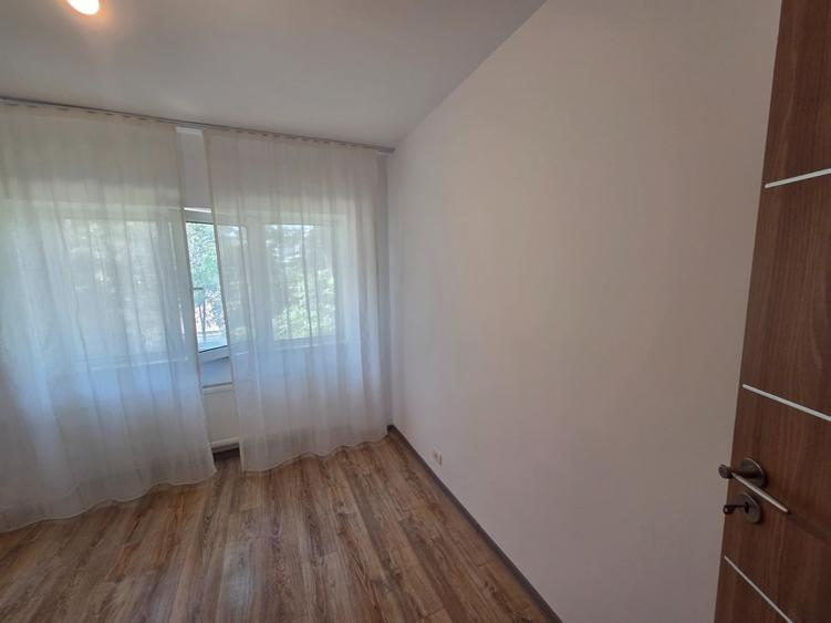 Apartament cu 4 camere decomandat în Doamna Ghica