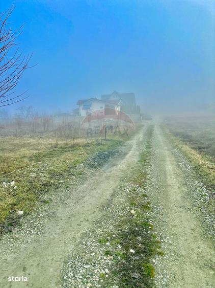 Teren de 500 mp, în Girov