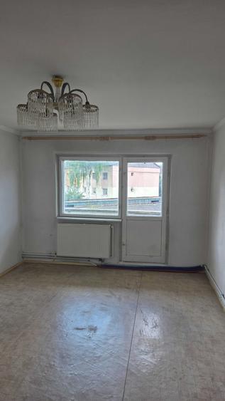 Apartament cu 3 camere decomandat în Sud