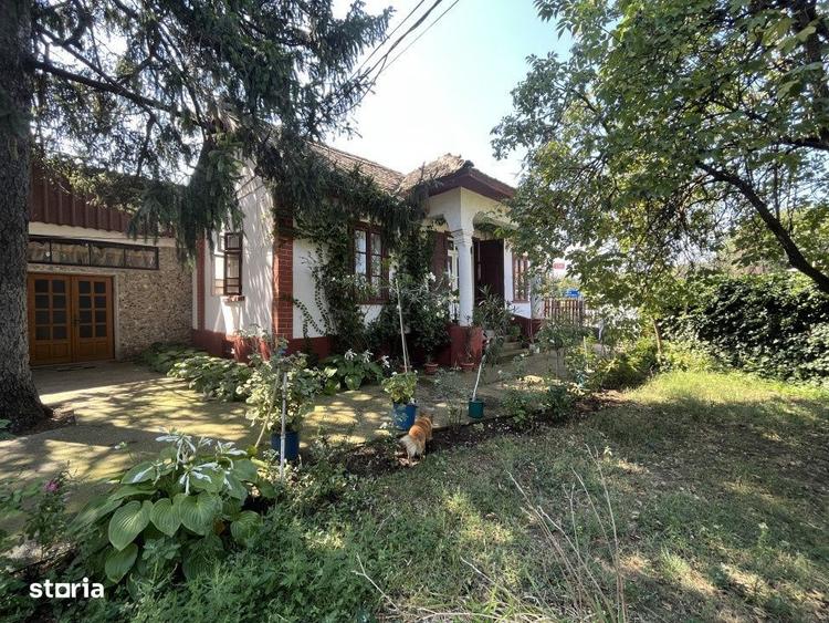Casă cu 4 camere în Giubega