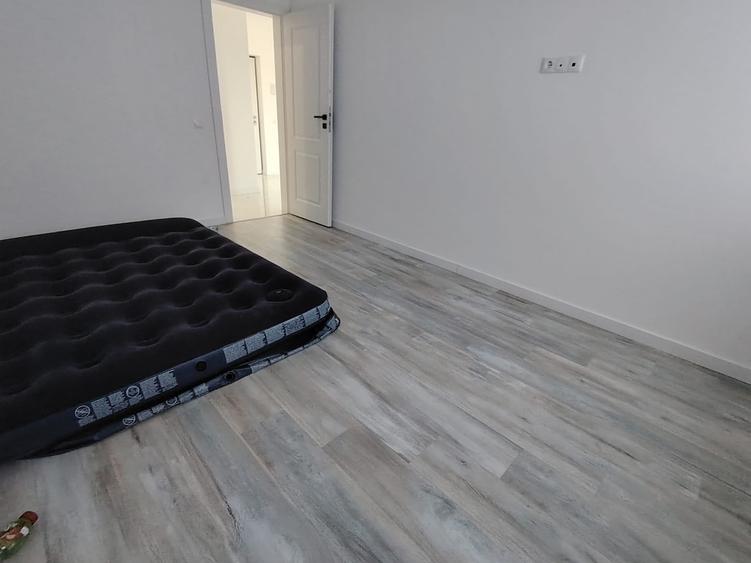 Apartament cu 3 camere semidecomandat în Florești