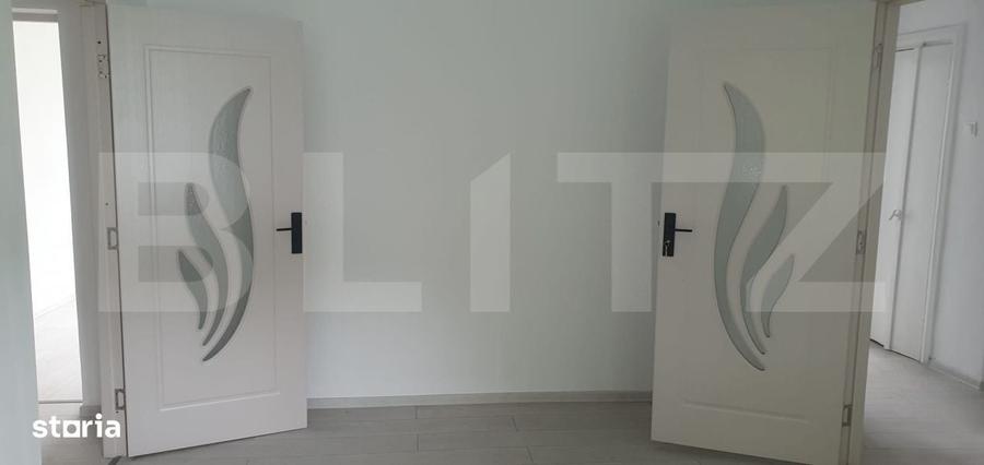Apartament cu 3 camere semidecomandat în Central