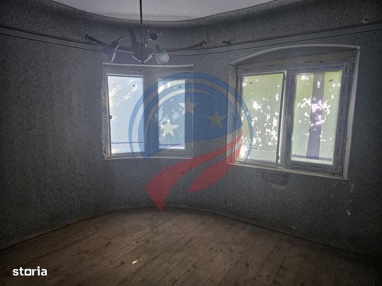 Casă cu 4 camere în Central