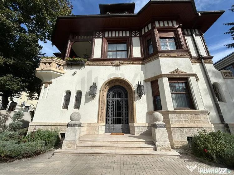 Casă cu 7 camere cu Teren 992 Mp în Aviatorilor