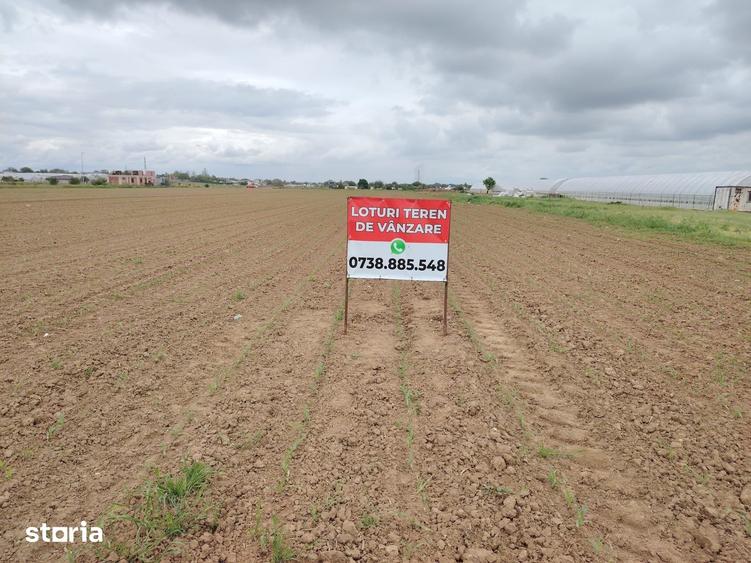 Teren de 400 mp, în Vărăști