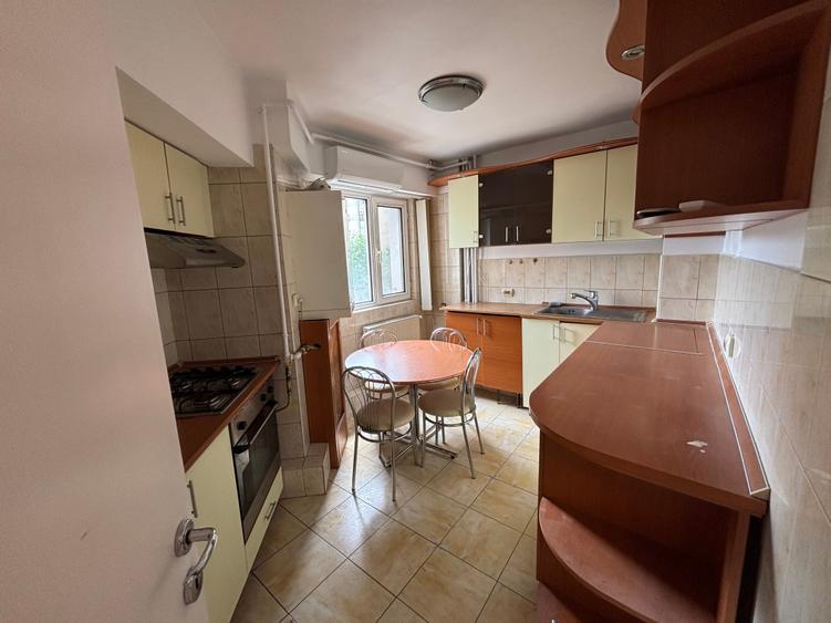 Apartament Calea 13 Septembrie colt cu Str:Sabinelor - 1