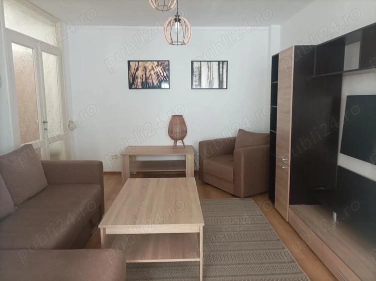 Apartament cu 3 camere decomandat în Decebal