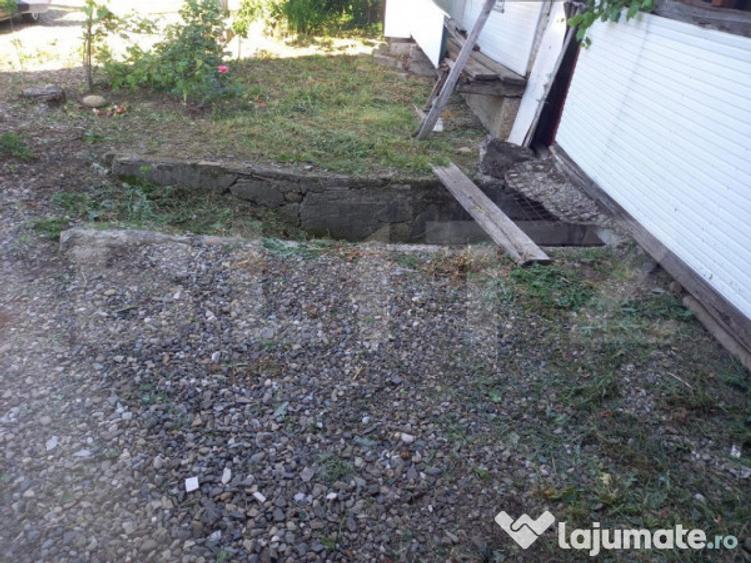 Casă cu 4 camere cu Teren 1700 Mp în Central