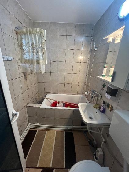 Apartament cu 3 camere semidecomandat în Viziru 1