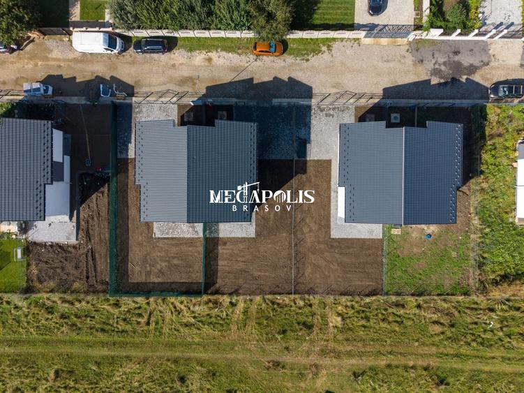 Duplex cu 4 camere cu Canalizare în Sânpetru
