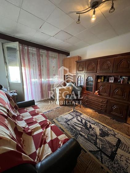 Apartament cu 3 camere decomandat, mobilat în Central