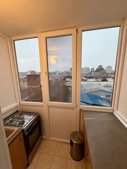 Apartament cu 3 camere decomandat în Craiovița Nouă