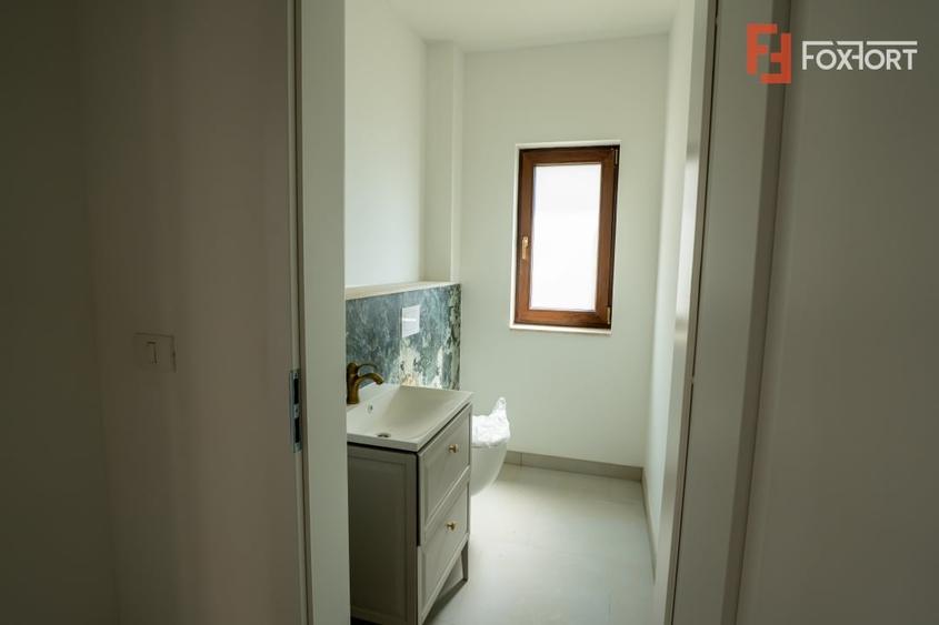 Casă individuală cu 4 camere cu Canalizare în Moșnița Nouă