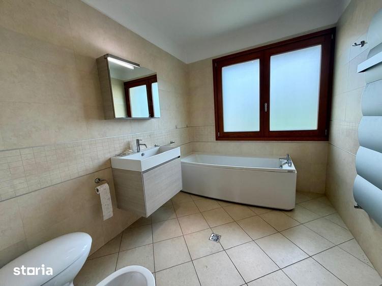 Casă cu 5 camere cu Teren 460 Mp în Central