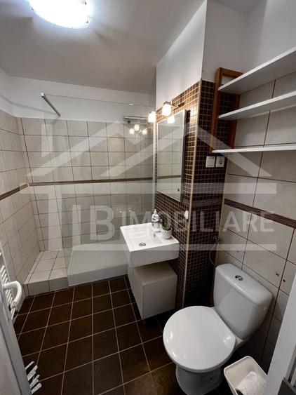 Apartament cu 4 camere decomandat, mobilat în 7 Noiembrie