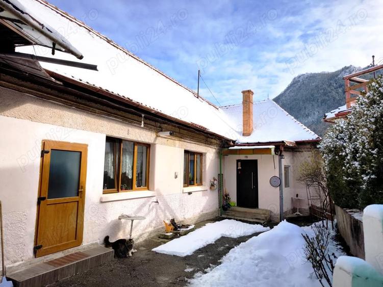 Apartament cu 3 camere decomandat în Schei