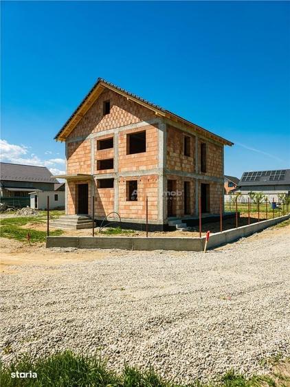 Casă cu 4 camere în Central