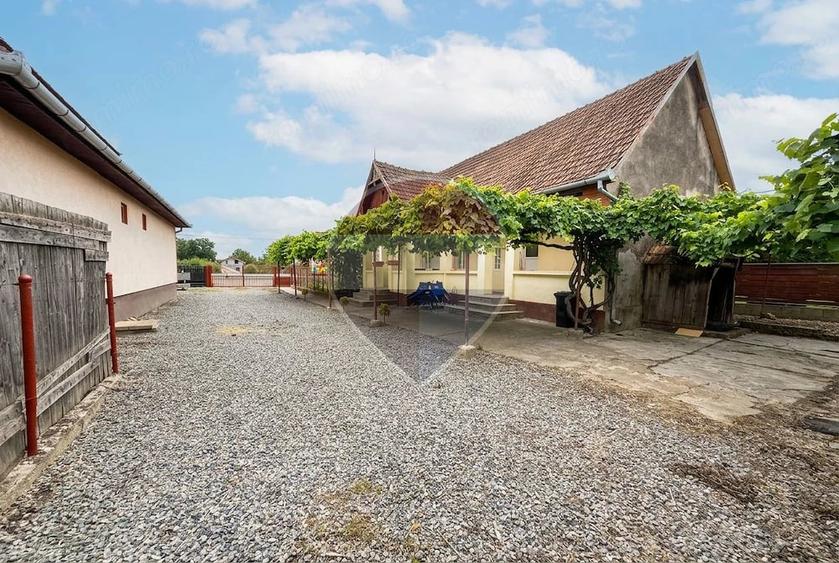 Casă cu Teren 1330 Mp în Central