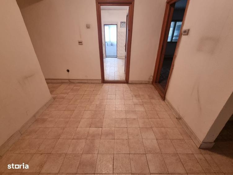Apartament cu 3 camere decomandat în Ștefan cel Mare