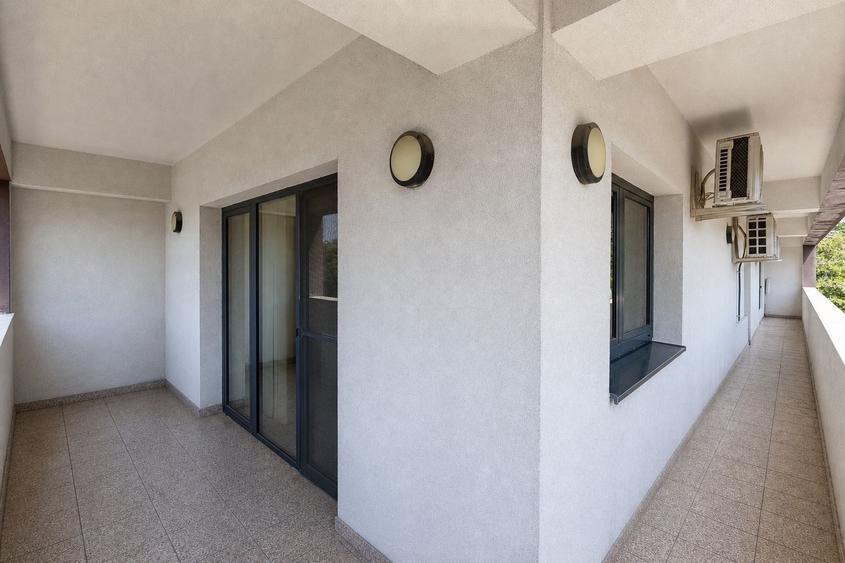 Casă individuală cu 17 camere cu Teren 300 Mp în Grivița
