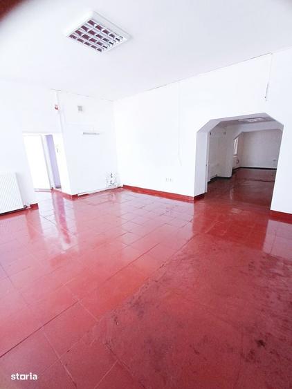 Spațiu comercial, de 120 mp, în Central