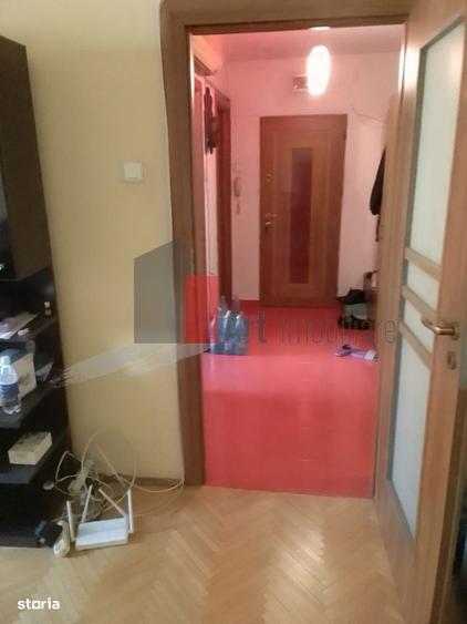 Apartament cu 3 camere decomandat în Drumul Taberei — fotografia 1