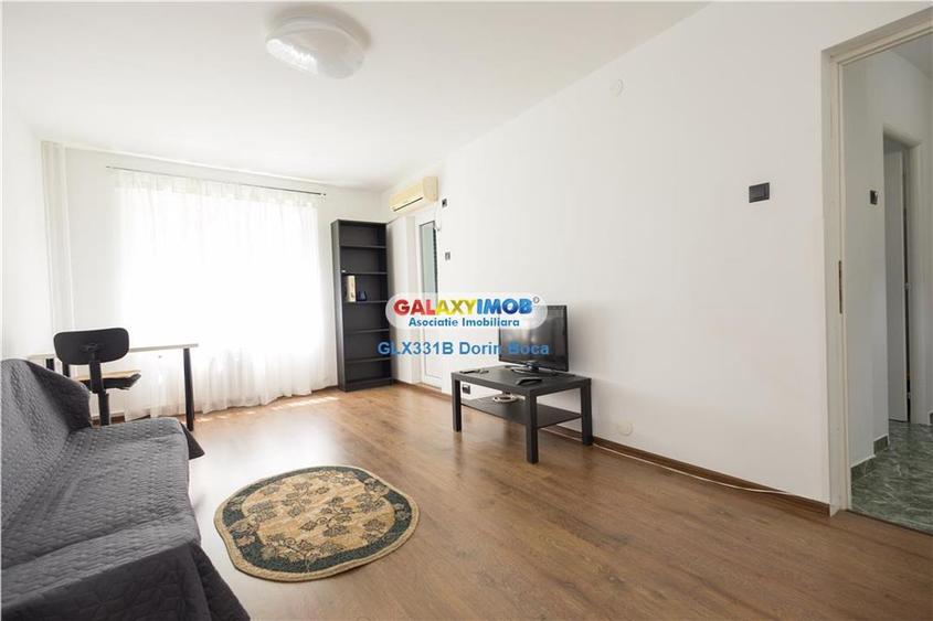 Apartament cu 3 camere decomandat, mobilat în Titan