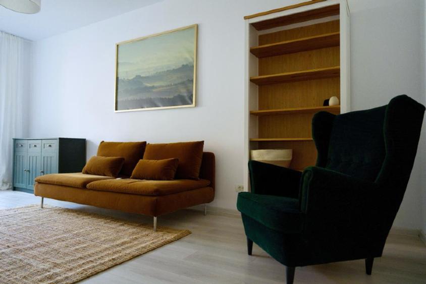 Apartament cu 3 camere decomandat, mobilat în Central