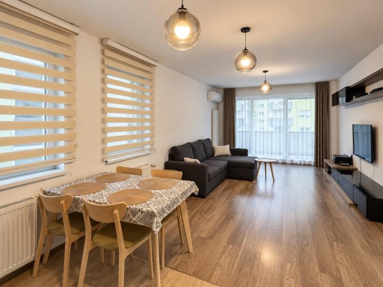 Apartament cu 2 camere decomandat, mobilat în Tractorul