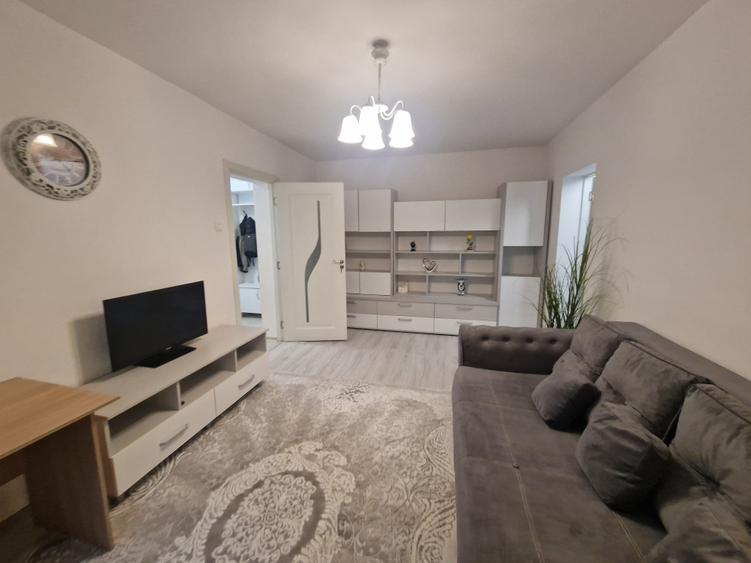 Apartament cu 2 camere semidecomandat în Podu Roș