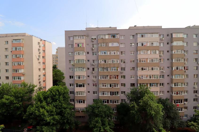 Garsonieră decomandată, mobilată în Titan
