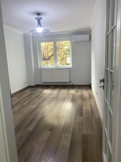 Apartament cu 3 camere semidecomandat în Ultracentral