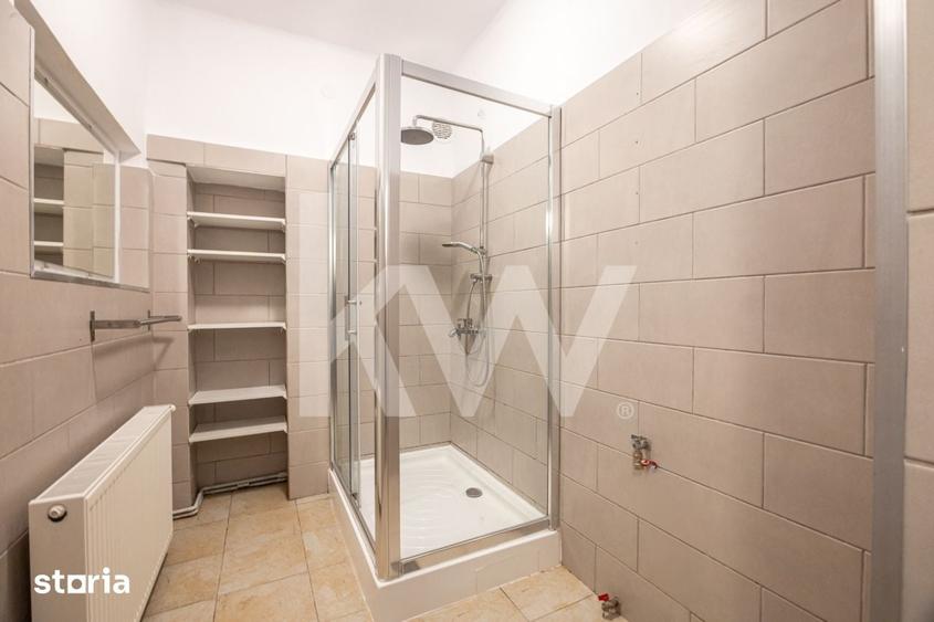 Apartament cu 3 camere decomandat în Schei