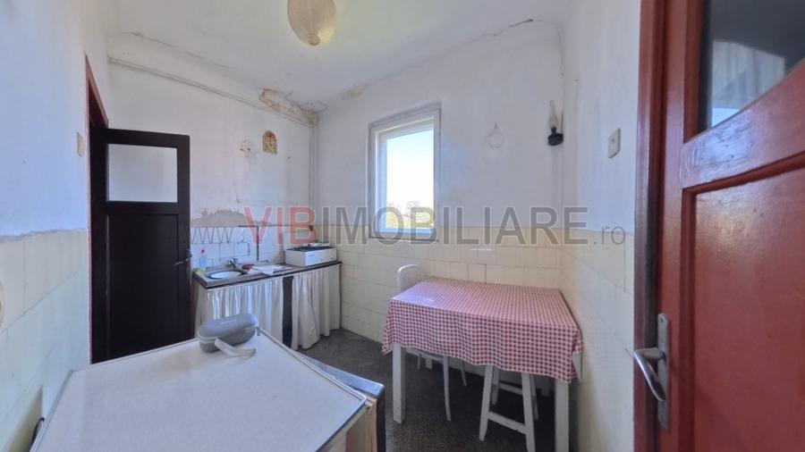 Apartament cu 2 camere semidecomandat în P-ța Alba Iulia