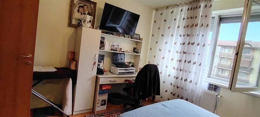 Apartament cu 3 camere semidecomandat în Nufărul