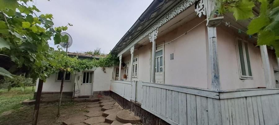 Casă individuală cu 3 camere cu Canalizare în Cornești
