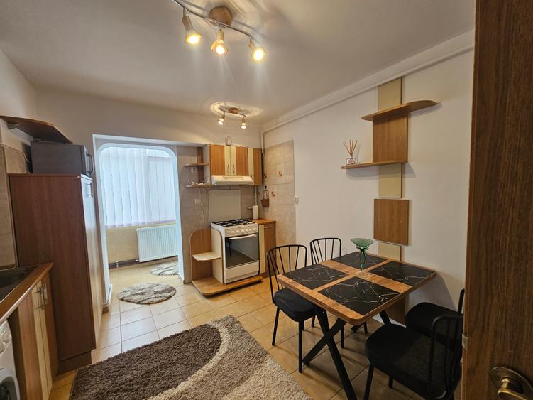 Apartament cu 3 camere decomandat în Gară