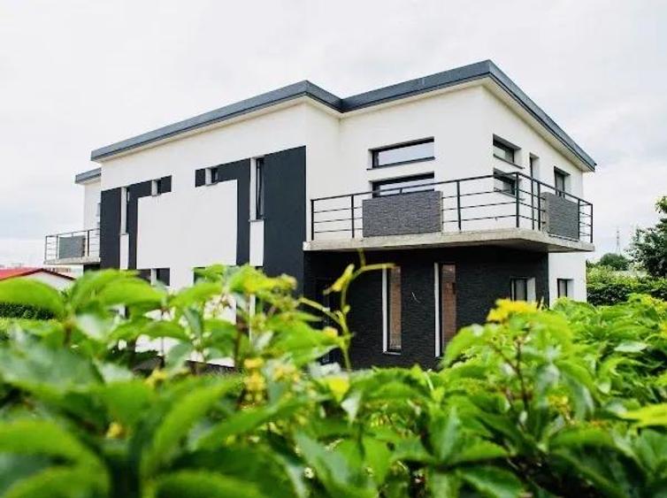 Duplex cu 4 camere cu Canalizare în Șcheia
