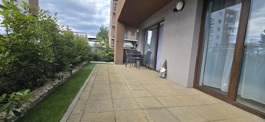 Apartament cu 3 camere decomandat, mobilat în Est