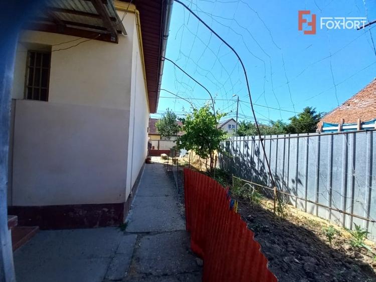 Casă individuală cu 3 camere cu Canalizare în Buziașului