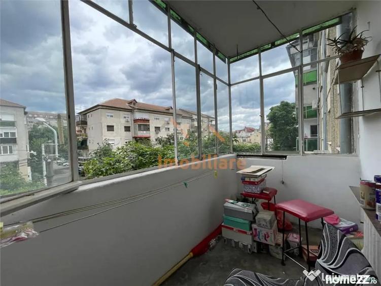 Apartament cu 3 camere decomandat în Decebal