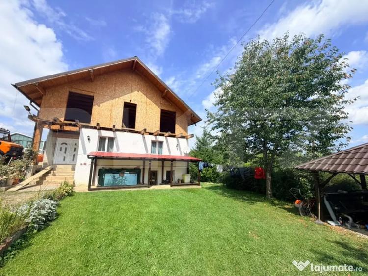 Casă cu 6 camere cu Teren 2000 Mp în Predeluț