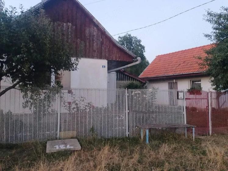 Casă cu 2 camere cu Teren 1800 Mp în Bumbești-Pițic