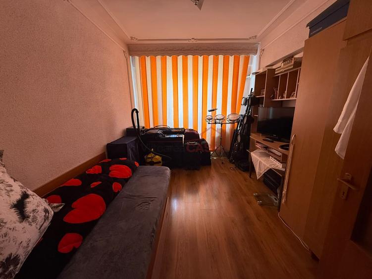 Apartament cu 3 camere decomandat, mobilat în Central