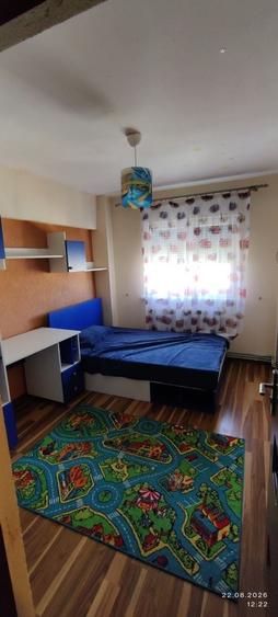 Apartament cu 4 camere semidecomandat în Confecții