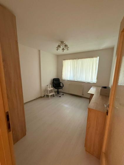 Apartament cu 4 camere decomandat în Rahova