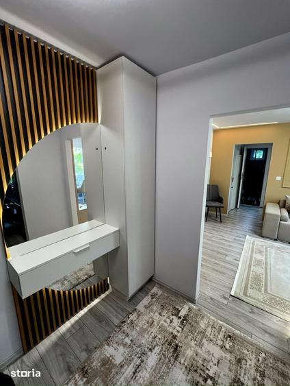 Apartament cu 3 camere decomandat, mobilat în Exterior Vest