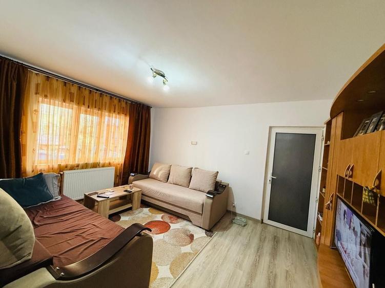 Apartament cu 2 camere semidecomandat, mobilat în Soarelui